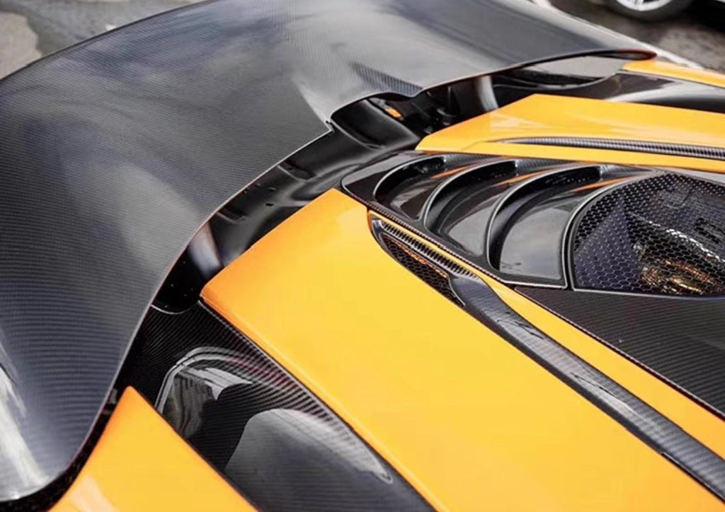 Задний спойлер V-образной формы из углеродного волокна для McLaren 720S