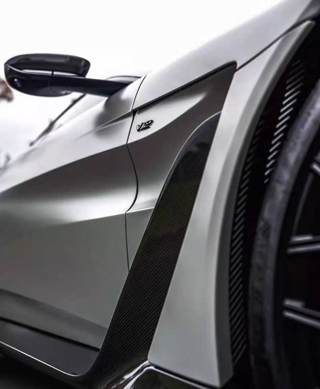 Обновление обвеса V12 Style для Aston Martin Vantage